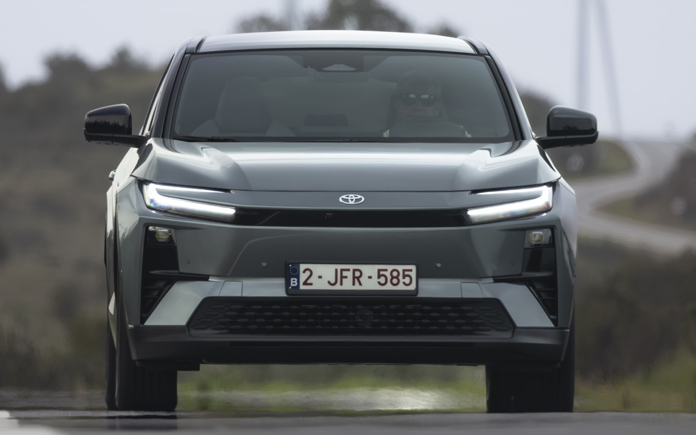 Frontale Anteriore della Toyota C-HR Plus Color Antracite